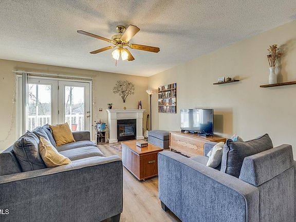 3rd image of 203 Gables Pl #203