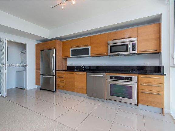 4th image of 253 NE 2nd St APT 3805