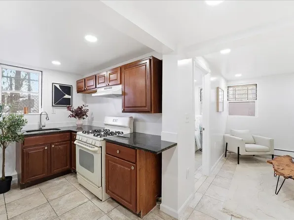 168 Carlton Avenue image 16 of 25