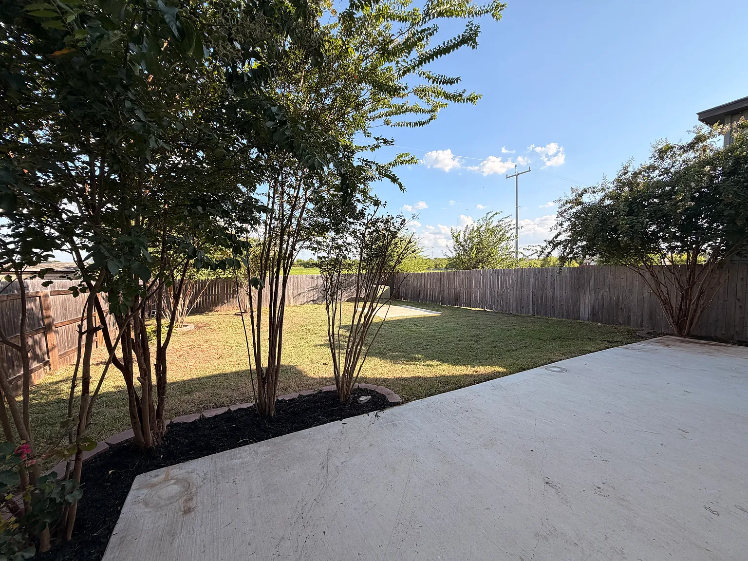 3 bed, 2.5 bath, 1796 sqft, $1,749 — Photo 3