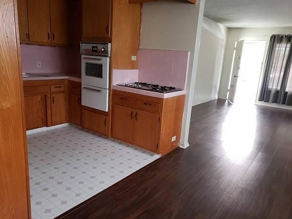 1st image of 4390 Camellia Ave #1