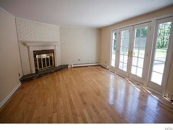 4th image of 10 Cartway Ln W