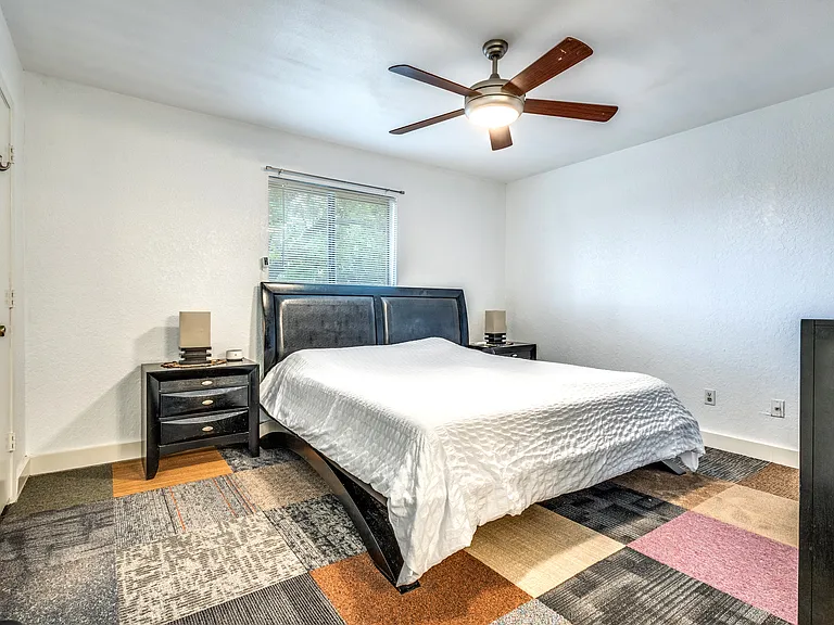 414 E Hazelwood St — Photo 5