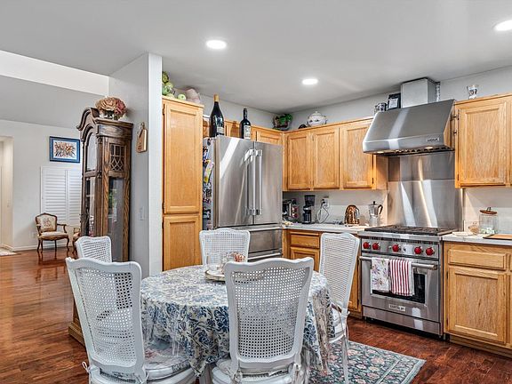 5th image of 1378 Lubeck Street
