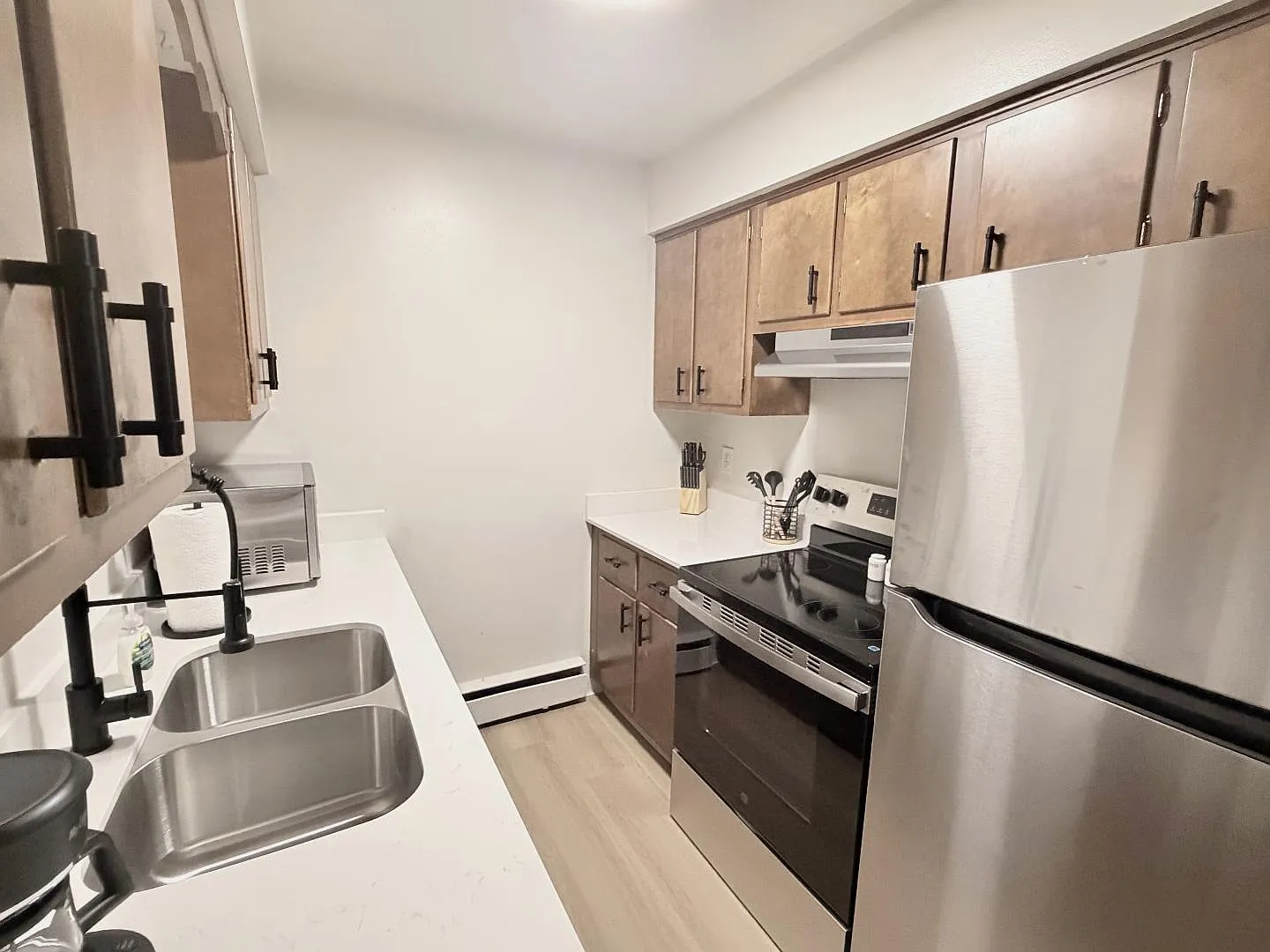 4401 N Grand River Ave - 8 — Photo 3