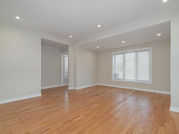 4th image of 4937 W Wrightwood Ave