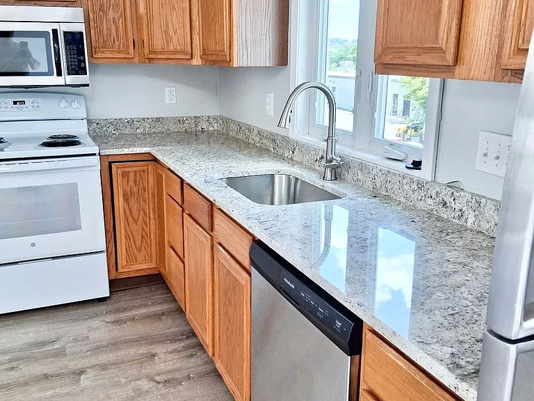 18-20 Foch Ave — Photo 4