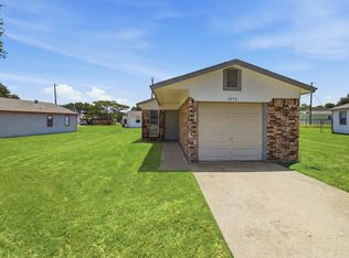 1572 Reef Dr, Azle, TX 76020