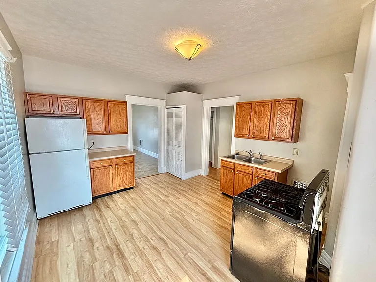 2805 S 4th St — Photo 6