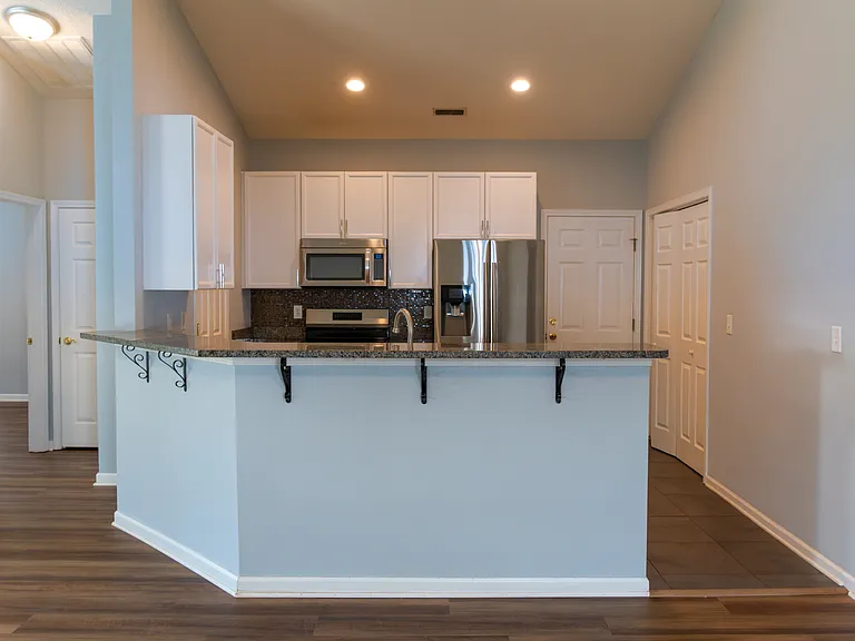 2117 Heathwood Dr — Photo 7