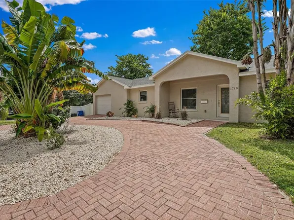 1740 51st St N, Saint Petersburg, FL 33710