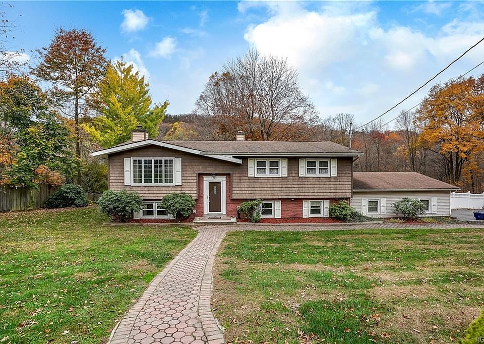 1st image of 7 Tappan Dr