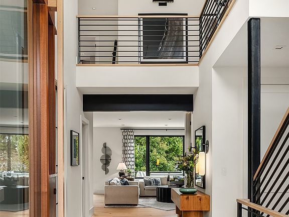 3rd image of 10021 NE 13th Street