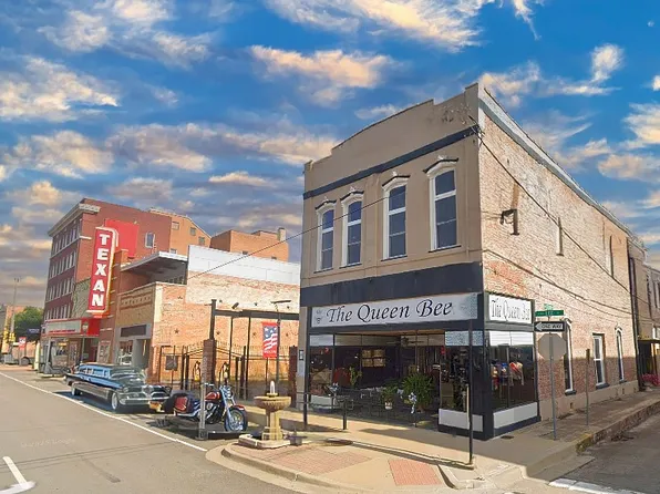 2702 Lee St, Greenville, TX 75401