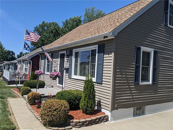 2nd image of 3509 Oakwood St