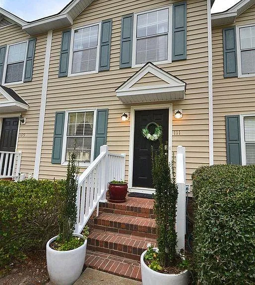 111 Mulberry Ln — Photo 1