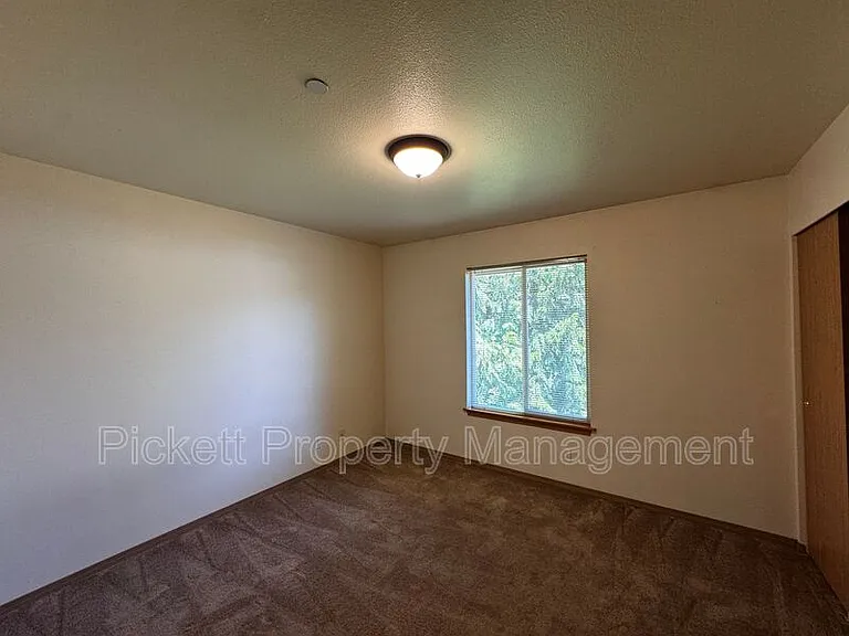680 Northpark Ln — Photo 10