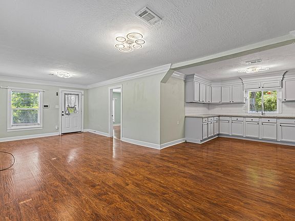 4th image of 907 River St