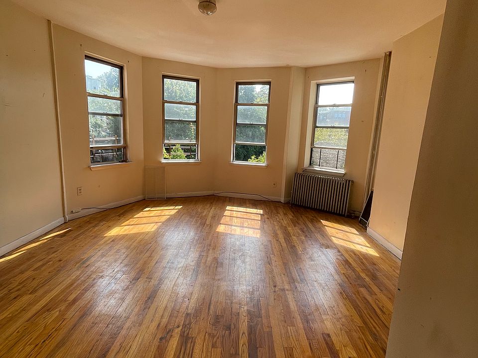 1st image of 125 Yonkers Ave Floor 3