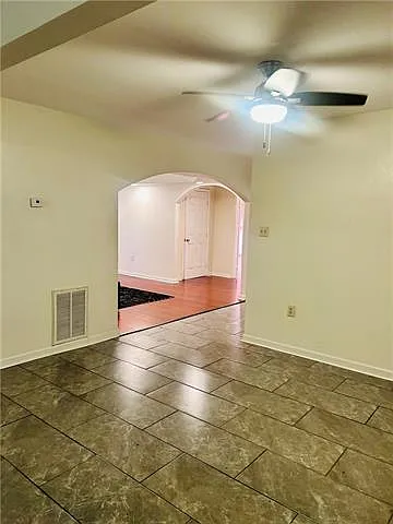 4 bed, 2.0 bath, 2100 sqft, $2,000 — Photo 2