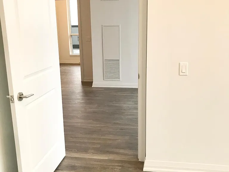 30 Meadowglen Pl #2804 — Photo 20
