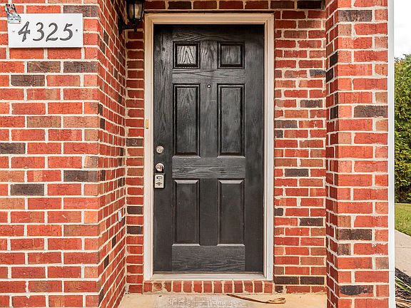 4th image of 4325 Aurora Cir