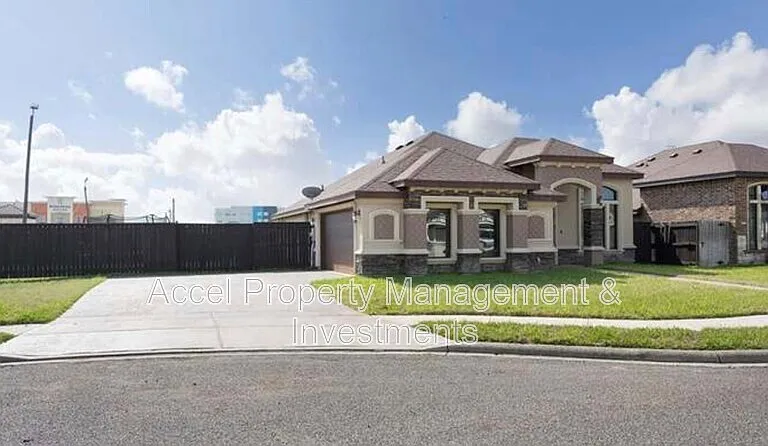 312 Kika De La Garza St — Photo 4