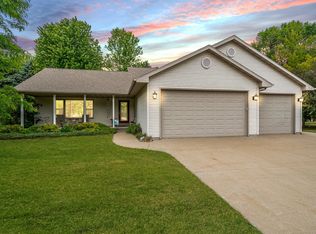 1963 Amy Jo Dr, Oshkosh, WI 54904