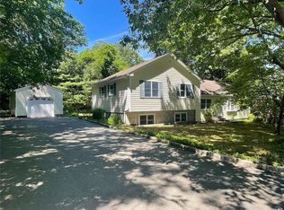 88 Hewlett Dr, Sound Beach, NY 11789