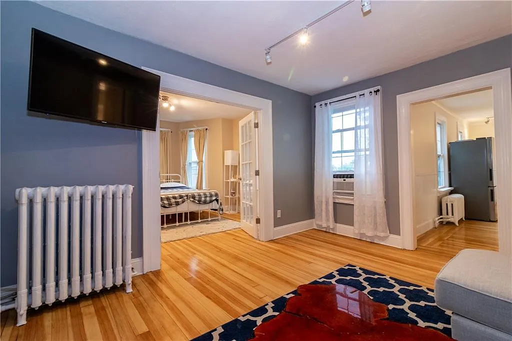 3 bed, 2.0 bath, 1372 sqft, $2,800 — Photo 4
