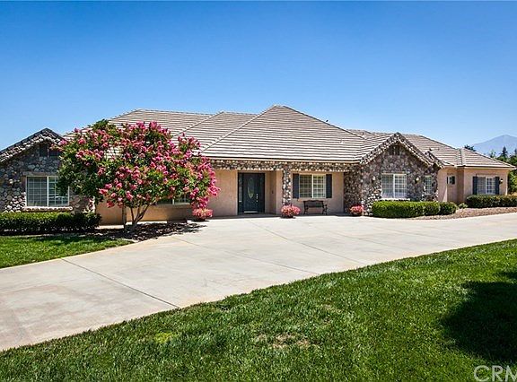 3rd image of 30750 Eastbern Ln
