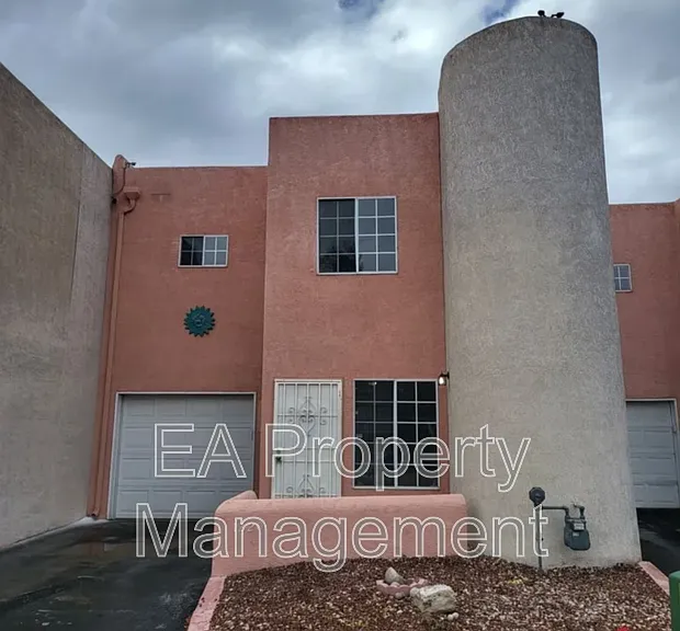 1220 Rosemont Ave NW — Photo 1
