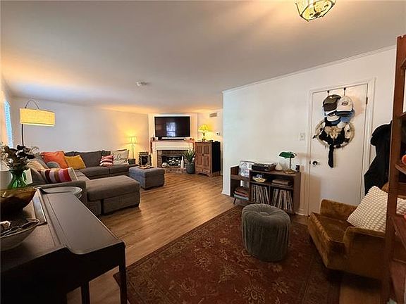 5th image of 7478 Hurst St