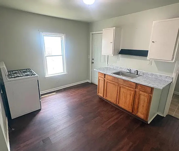 310 S 4th St #312 — Photo 3