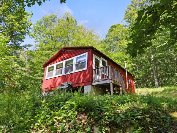 5 Lake View Rd, Peru, MA 01235