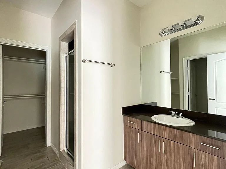 1802 Cortlandt St #1 — Photo 3
