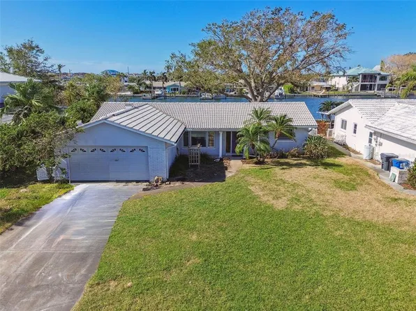 11800 6th St E, Treasure Island, FL 33706