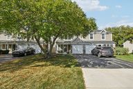 College Green Dr-S1909-001.jpg