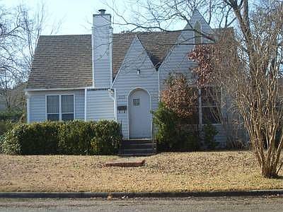 1st image of 303 S Avenue P