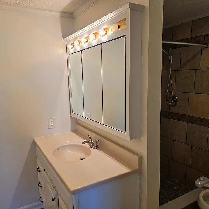 4 bed, 2.5 bath, 2000 sqft, $2,450 — Photo 2