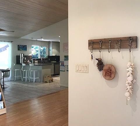 entry way with view of kitchen