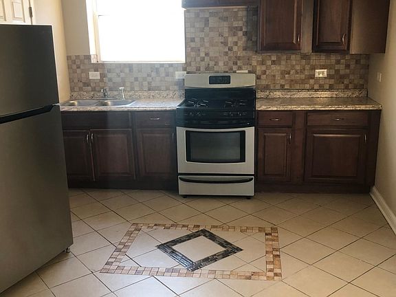 4th image of 8434 S Cregier Ave #2S