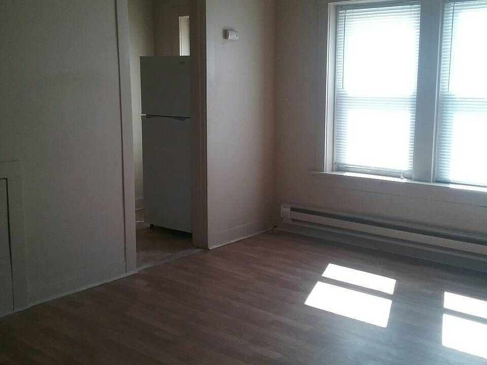 1st image of 2726 W Clybourn St APT 7
