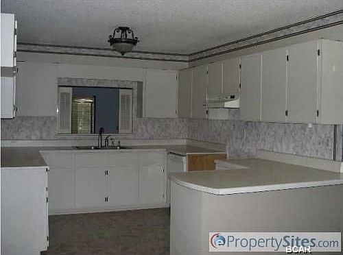 3rd image of 1606 W 31st Ct
