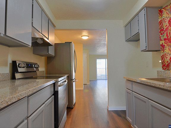 5th image of 940 Pine St NE