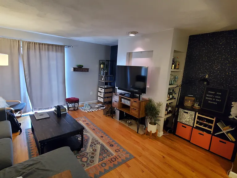 Living area on the upper level