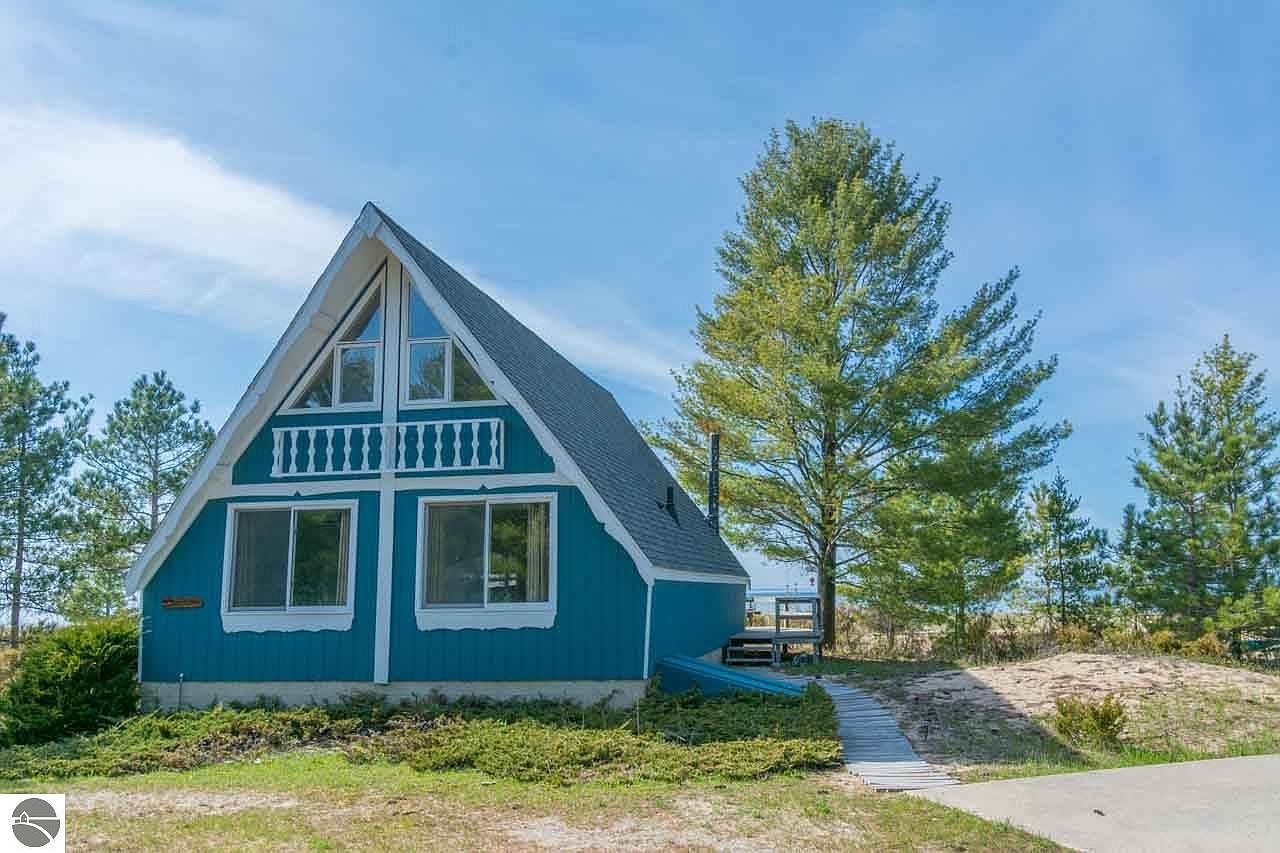 5699 S Sheridan Ln Glen Arbor Mi 49636 Mls 1884873 Zillow