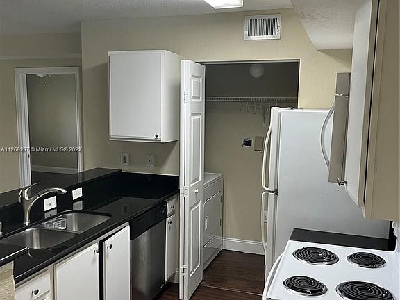 5th image of 151 SW Palm Dr APT 206