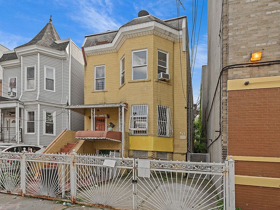2nd image of 798 Elsmere Pl