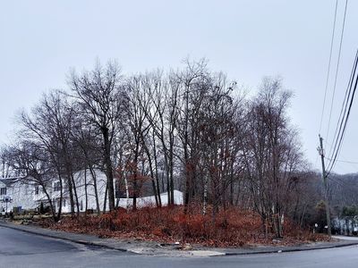 Oakcrest Circle, Waterbury, CT, 06708